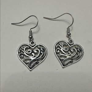 🧡Silver Toned Filigree Heart Earrings🧡